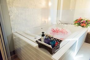 Bangkok Natural Spa Resort and Suite
