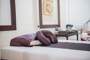 Bangkok Natural Spa Resort and Suite