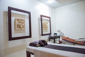 Bangkok Natural Spa Resort and Suite