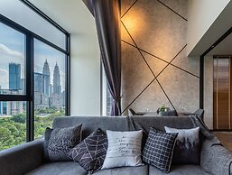 Expressionz KLCC by Wodages