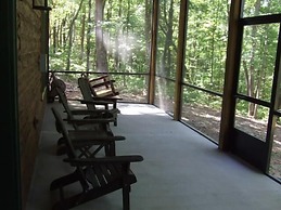 SERENITY WOODS Apartment 3 NEVAEH CABIN RENTALS