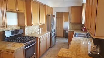 Great 2 Floor house in Beverly-wood