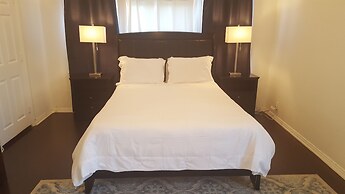 Great 2 Floor house in Beverly-wood
