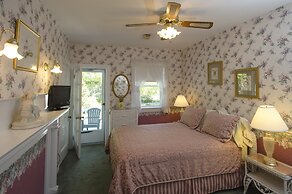 Anne's White Columns Inn