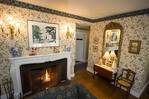 Anne's White Columns Inn