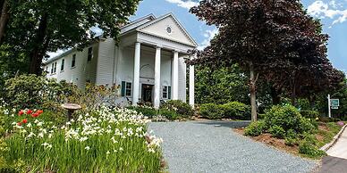 Anne's White Columns Inn