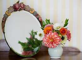 Anne's White Columns Inn