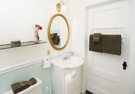 Anne's White Columns Inn