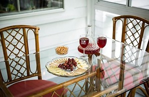 Anne's White Columns Inn