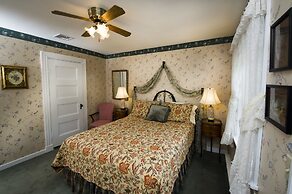 Anne's White Columns Inn