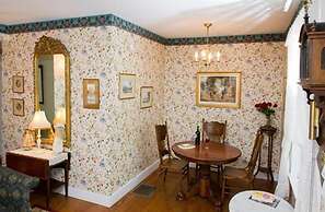 Anne's White Columns Inn