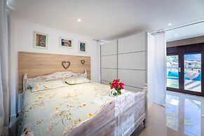 Mi Cuna Stays Collection