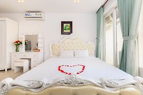 Le Hieu Apartment at Sky Center