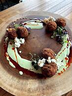 The Rose Chicago, Tapestry Collection by Hilton