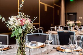 The Rose Chicago, Tapestry Collection by Hilton