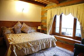 Himalayan Kothi Kais