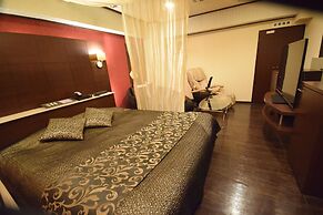 NUDA by H-Seven - Adults Only