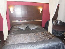 NUDA by H-Seven - Adults Only