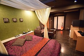 NUDA by H-Seven - Adults Only