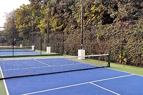 DLF Club 3