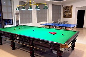 DLF Club 3
