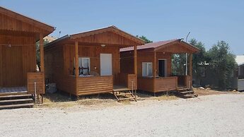 Bobus Restaurant & Bungalow