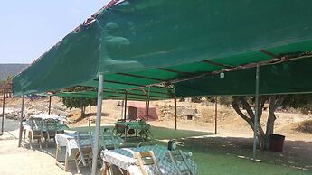 Bobus Restaurant & Bungalow