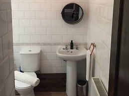 The Clacks Rustic Abode