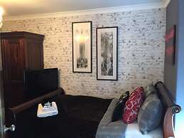 The Clacks Rustic Abode