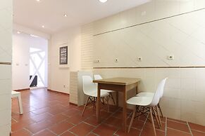 Typical Mouraria by Homing