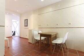 Typical Mouraria by Homing