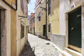 Typical Mouraria by Homing