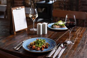 The Hog's Head Inn - The Inn Collection Group