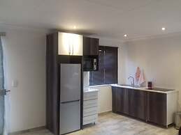 Mayberrypark Guest Lodge