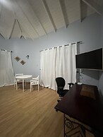 Studio Chateau - Manor Park, Kingston 8