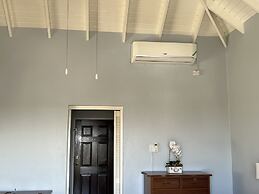 Studio Chateau - Manor Park, Kingston 8