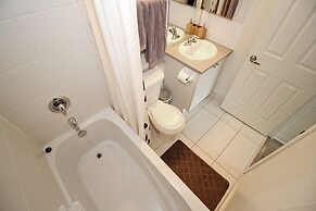 Executive 3BR next to Scotia Arena