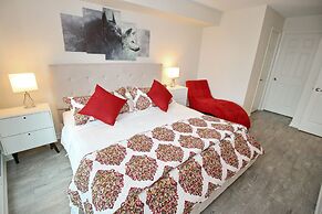 Executive 3BR next to Scotia Arena