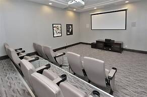 Executive 3BR next to Scotia Arena