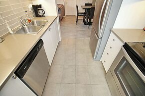 Executive 3BR next to Scotia Arena