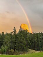 Devils Tower Lodge (Bed and Breakfast)