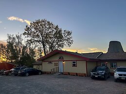 Devils Tower Lodge (Bed and Breakfast)