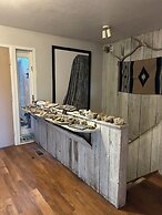 Devils Tower Lodge (Bed and Breakfast)