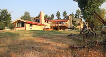 Devils Tower Lodge