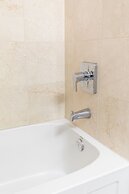 High-Rise Junior 2Br Condo downtown