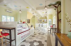 River Walk Urban Camping House