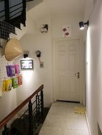 Natural House Hostel