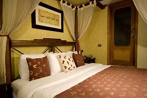 Dahabeya Queen Farida