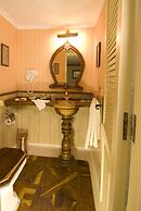 Dahabeya Queen Farida