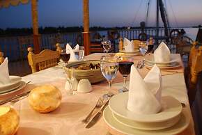 Dahabeya Queen Farida